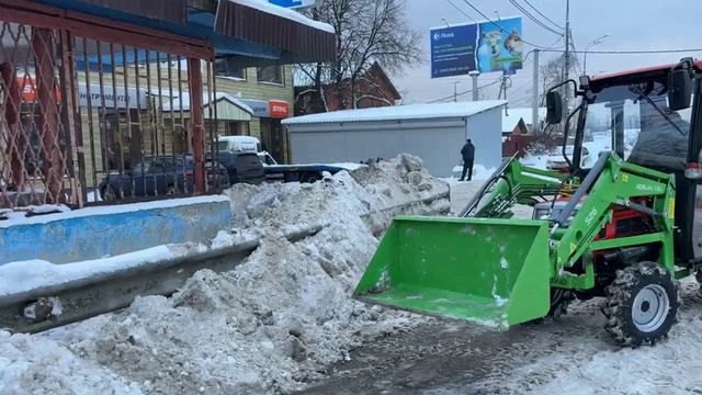 Минитрактор Mitsubishi уборка снега фронтальном погрузчиком смотреть онлайн