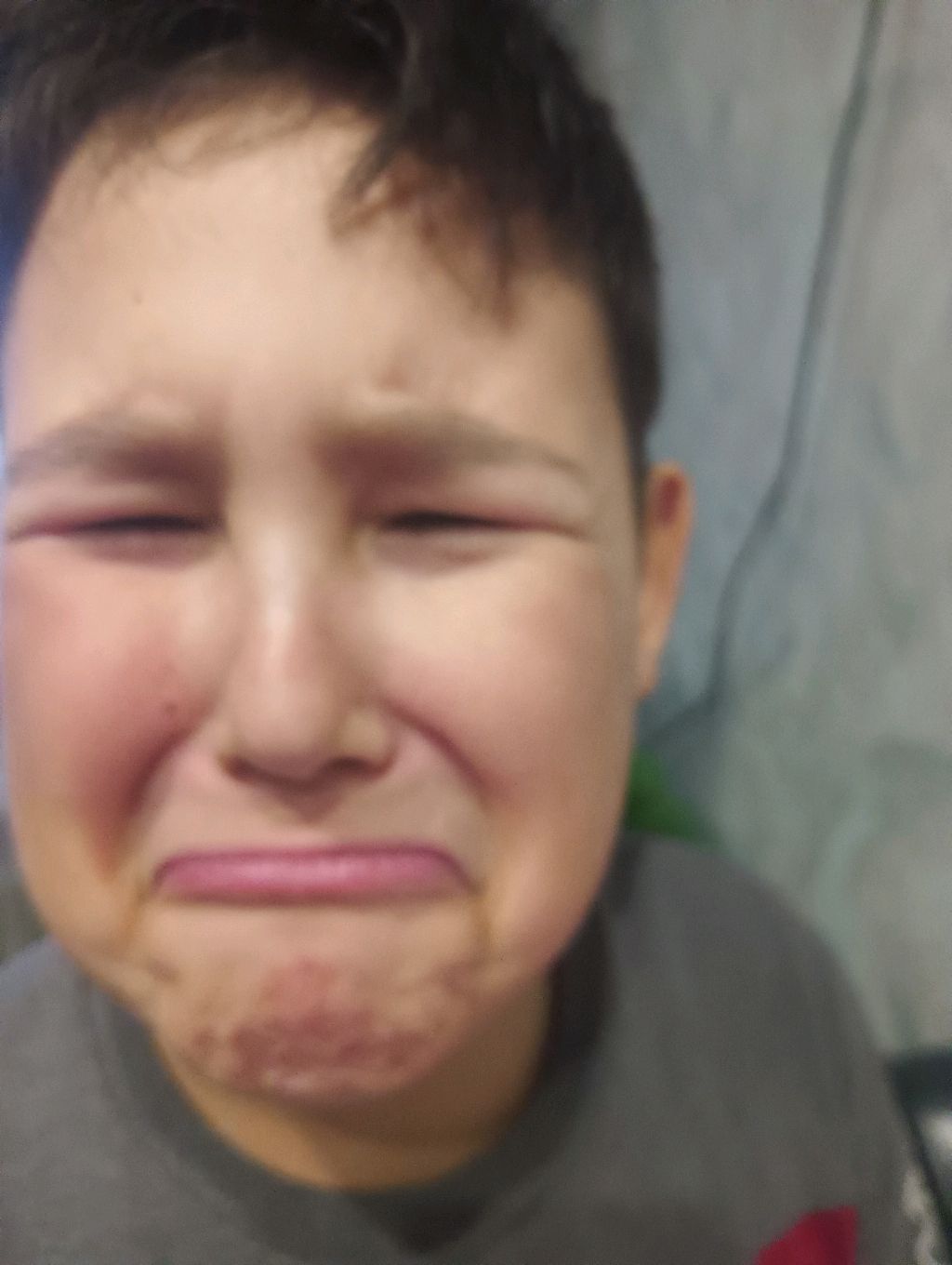 прятки в троём смотреть онлайн