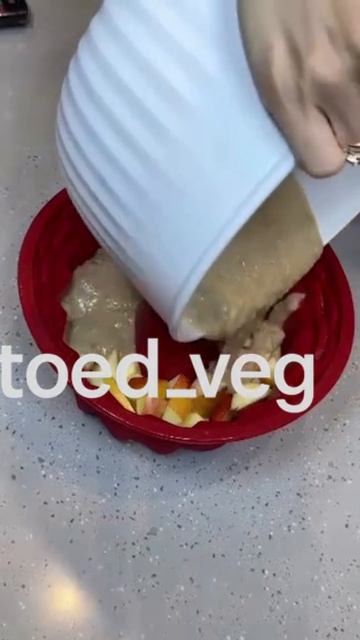 Ароматная ПП шарлотка — Полезный десерт с яблоками