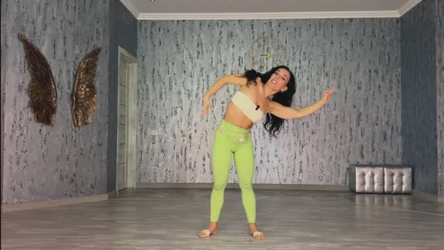 Восточные танцы / Танец живота (с нуля) - урок 1 смотреть онлайн