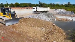 Радостное начало рискованного проекта!! Поверхность озера была расчищена 25-тонным бульдозером