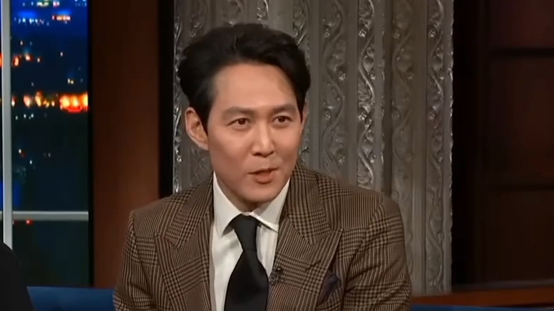 Ли Чон Джэ и Стивен отправляют Лео селфи, участвуют в челлендже с конфетами Dalgona из «Игры в кальм смотреть онлайн