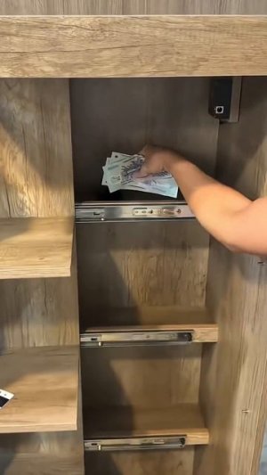 Шкаф с секретом!