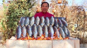 20 Жаренных рыб на свежих овощах, тушёные с Чили.