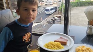 Завтрак в отеле The Grand Sathorn Hotel Bangkok. шведский стол в Бангкоке