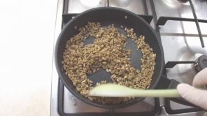 Как пожарить очищенные семечки