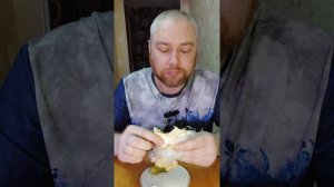 Ответы на вопросы.  Шавуха с районной забегаловки и анигири из ашана. МУКБАНГ,  ЕДА.