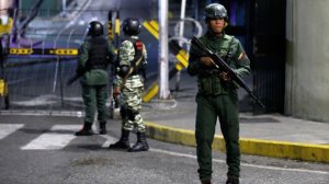 Caracol: в Каракасе началась эвакуация министерств и правительства после стрельбы