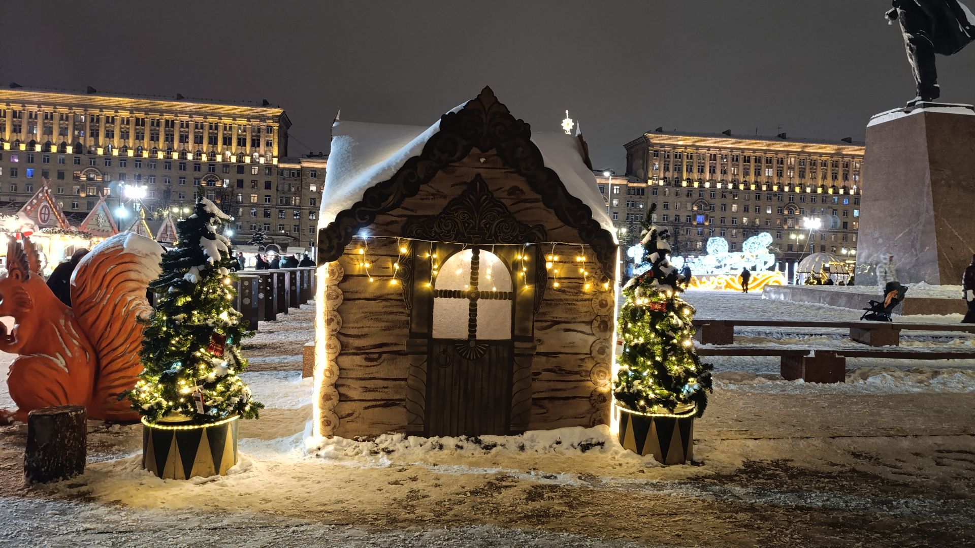САНКТ-ПЕТЕРБУРГ НОВОГОДНЯЯ ЯРМАРКА У МЕТРО #МОСКОВСКАЯ#