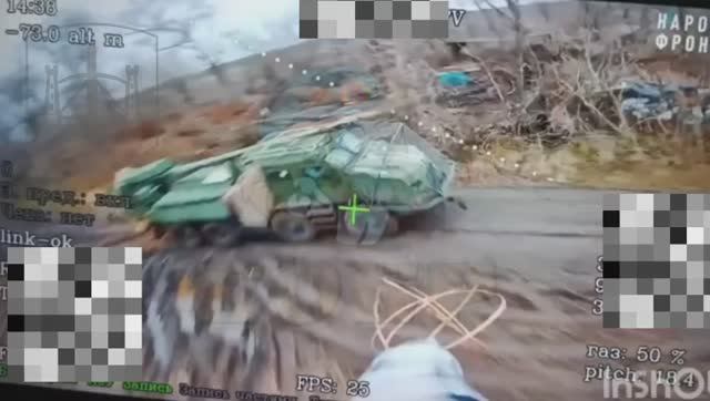 Удар FPV-дроном по САУ 'Богдана' Всу в районе н.п. Преображенка 💥🇷🇺👊 смотреть онлайн