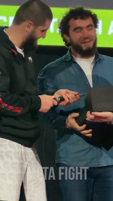 Махачеву подарили КИНЖАЛ во время «Кубка Каспия» по рестболу смотреть онлайн