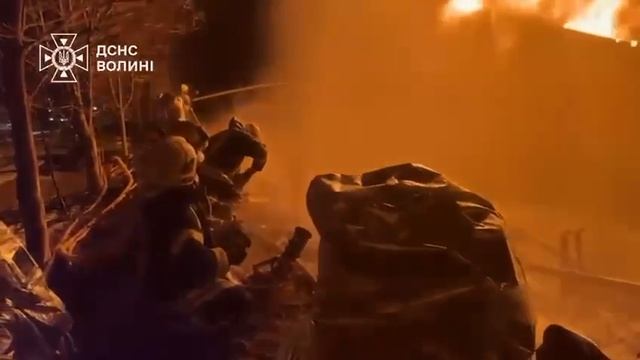 Поражена нефтебаза в Луцке 💥🇷🇺👊 смотреть онлайн