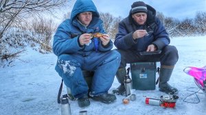 ПЕРВАЯ ЗИМНЯЯ РЫБАЛКА 2026 ГОДА! ПОЙМАЛИ И ПРИГОТОВИЛИ СВЕЖЕЙ РЫБКИ НА ПРИРОДЕ!