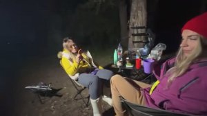С ПОДРУГОЙ НА РЫБАЛКЕ С НОЧЕВКОЙ! Часть 1. Бездорожье, еда на костре, лещ на донку