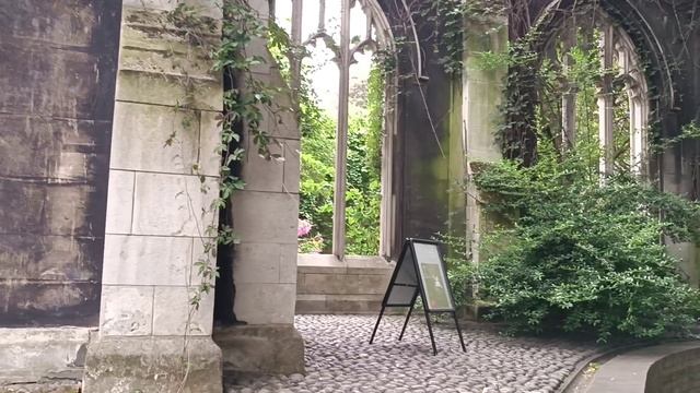 St Dunstan In The East Church Garden