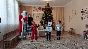 Танец роботов на Новогоднем утреннике