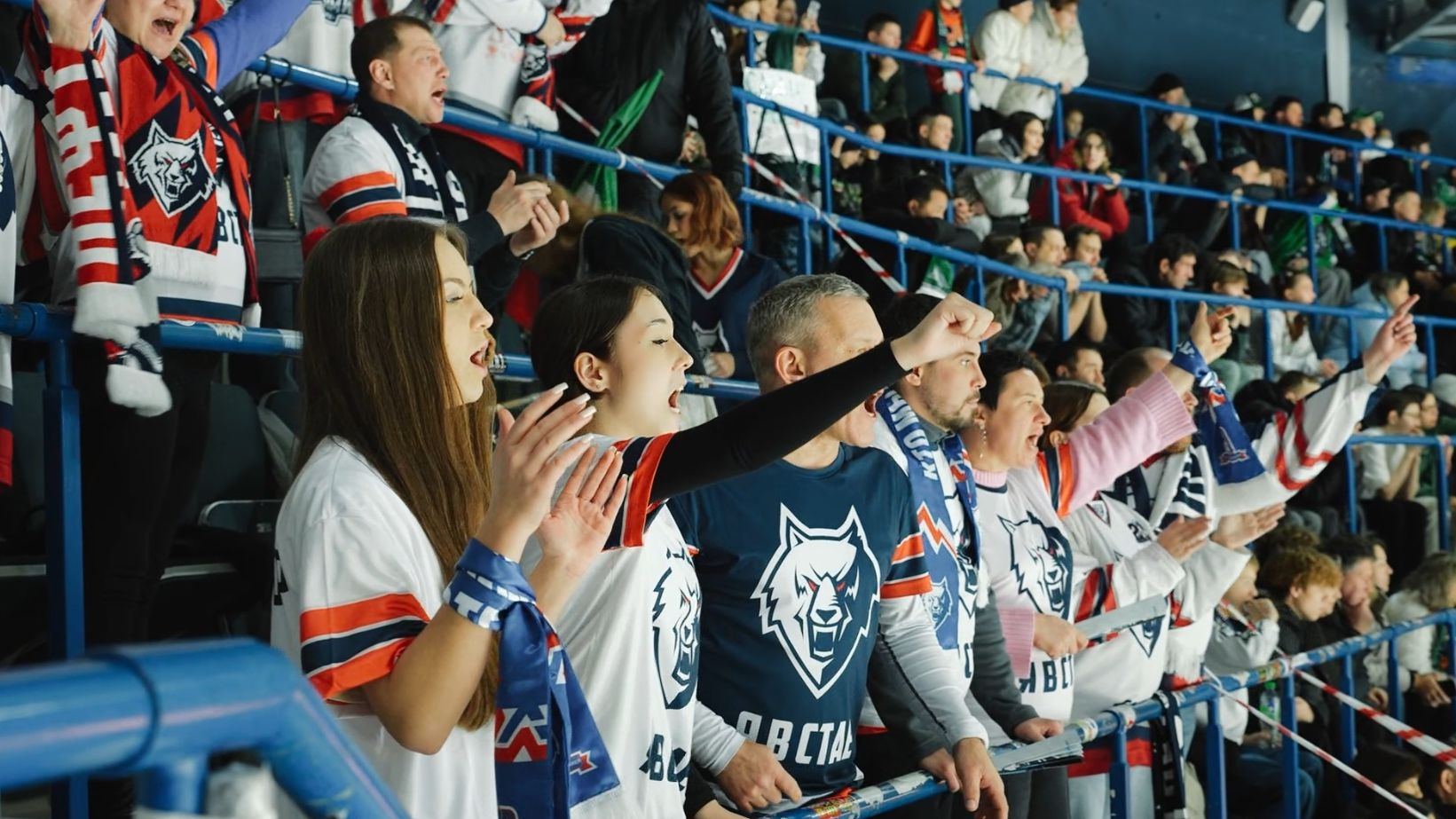 Атмосферное видео матча "Салават Юлаев" - "Нефтехимик" смотреть онлайн