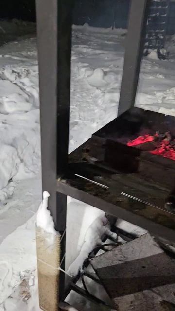 откуда и для чего эта лунка?