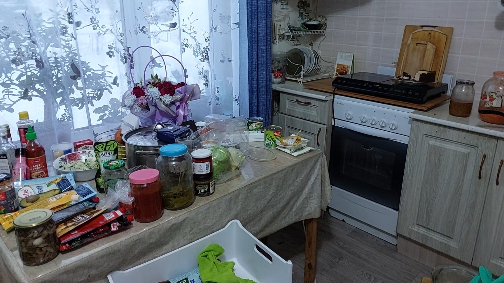 Делаю уборку на кухне смотреть онлайн