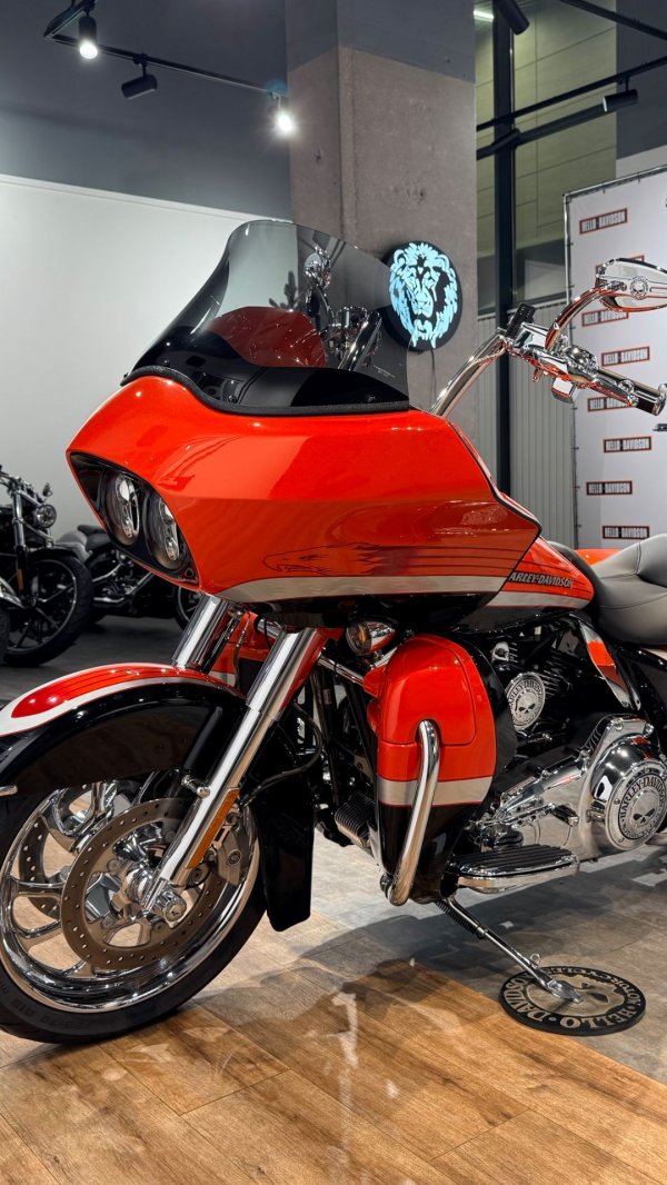 2009 CVO Road Glide (Electric Orange)