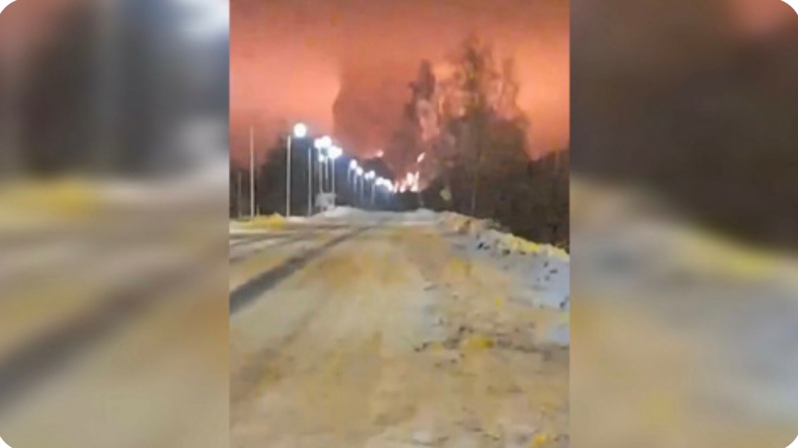 Появились кадры атаки БПЛА на Липецкую область . Атакован промышленный объект. 06.01.2026 смотреть онлайн