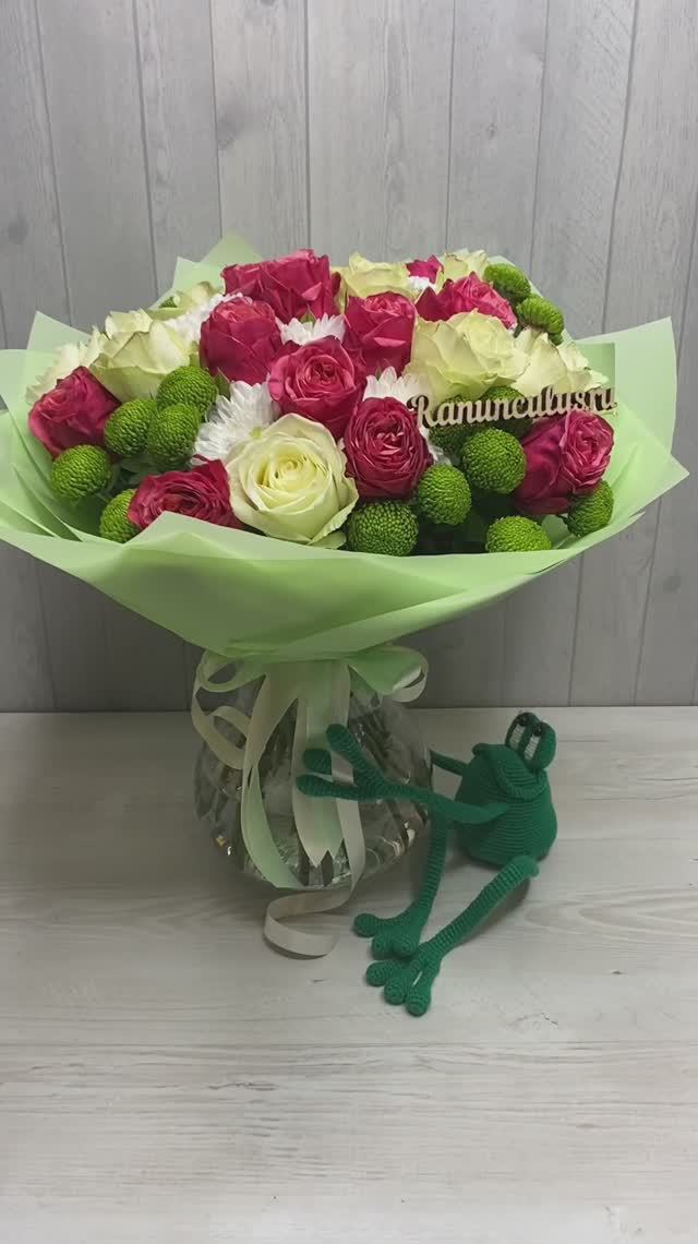 Большой букет цветов из роз и хризантем смотреть онлайн