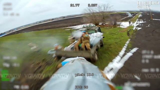 Удар FPV-дроном по группе пехоты Всу на грузовом автомобиле в районе н.п. Верхняя Терса 💥🇷🇺👊 смотреть онлайн