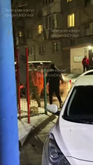 Людоловы поймали жертву в Днепропетровске и тащат на мясо !!!