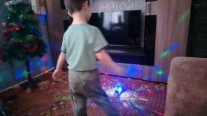 Игрушка Маши, а танцует Ваня)