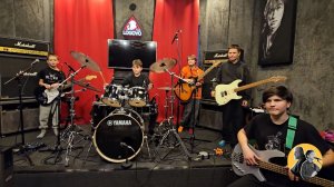 Лев и его друзья - праздничный концерт в студии "Логово" #гитара #кино #coversong