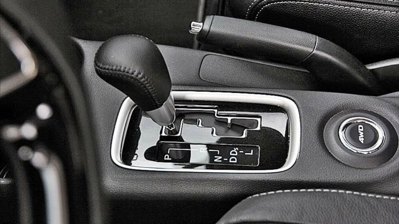 Митсубиси аутлендер 3 Замена лампочки  подсветки кпп селектора