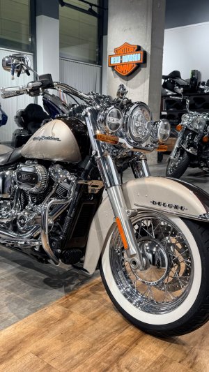 2018 HD Softail Deluxe Vance&Hines (Silver Fortune/Sumatra Brown)