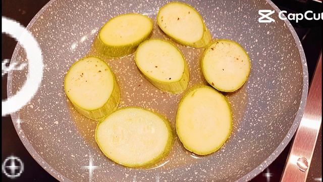 Кабачки с сыром и чесноком🍆🧀🧄