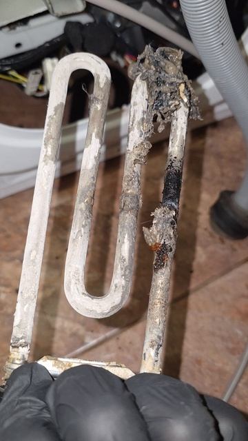 Стиральная машинка «Бирюса» не нагревала воду, не набирала воду, выбивала пробки. Виной тому — испор смотреть онлайн