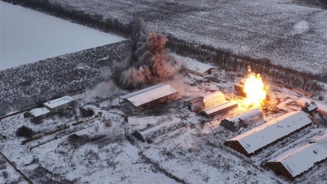 Авиаудар по ПВД Всу в районе н.п. Рясное, Сумской области 💥🇷🇺👊 смотреть онлайн