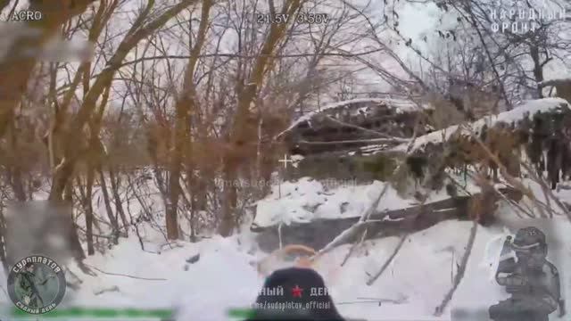 Уничтожение ударом оптоволоконного FPV-дрона танка ВСУ на южной окраине Купянска 💥🇷🇺👊 смотреть онлайн