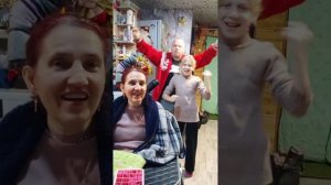 Вечерний эфир от 6.01.12 Наташа готовит стол, Катя с Миланой в комнате, а я с вами