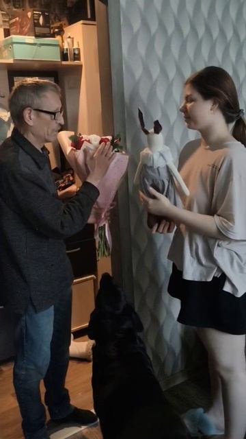 Почему подарок зайчик ?  Моей внучке 18 !