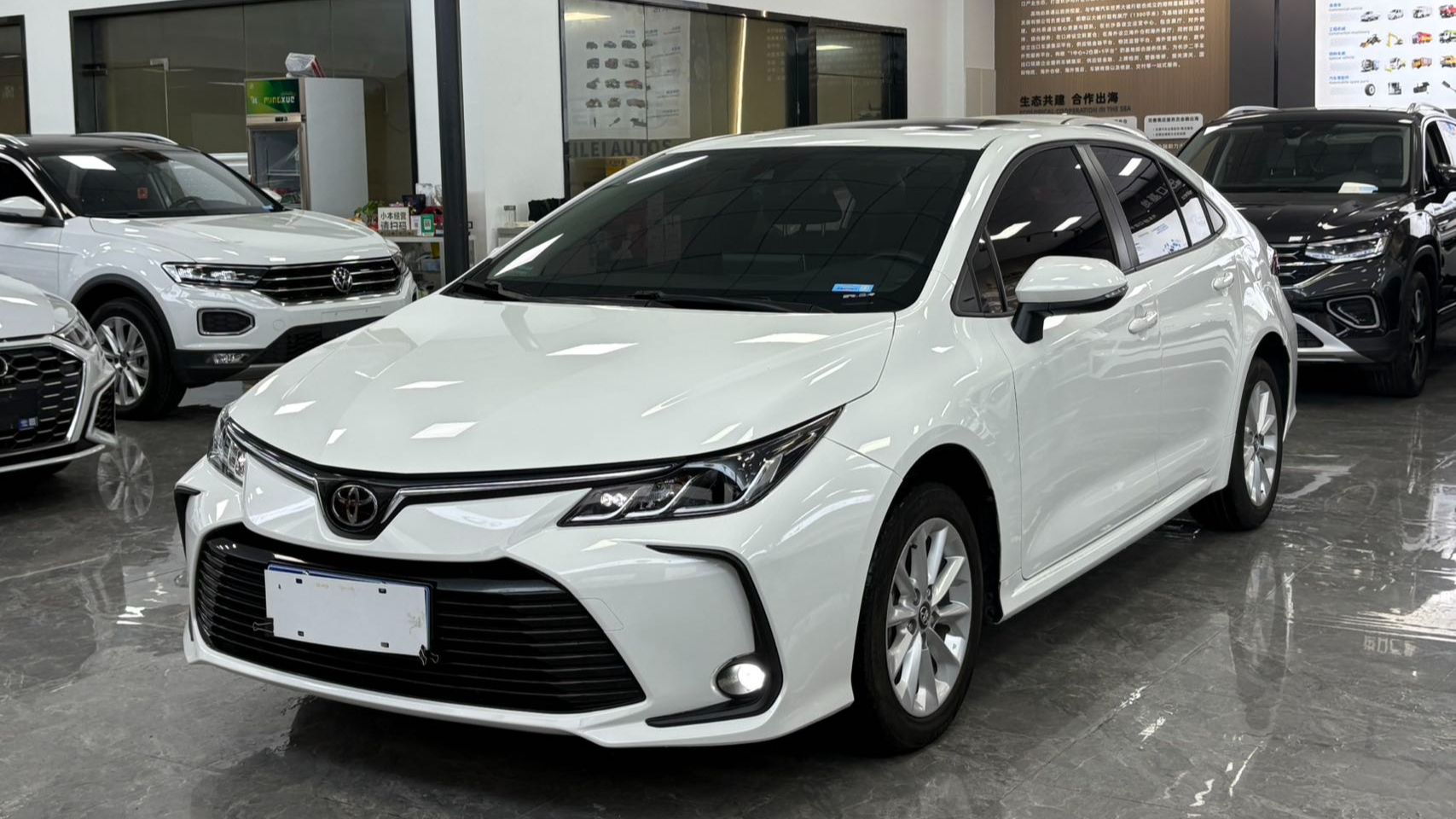 Toyota Corolla 2022 1.2T S-CVT Luxury смотреть онлайн