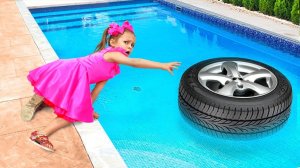 Большое колесо в бассейне — весёлые приключения Майи