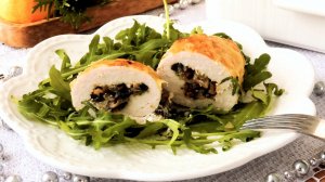 Куриные рулетики с грибами. Замечательный быстрый рецепт праздничного блюда.