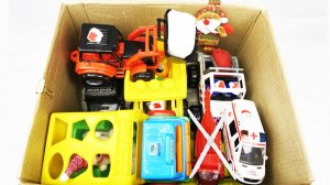 Мультики для детей про игрушечные Машинки в коробке. Новые машинки на трассе. Мультики малышам