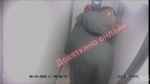 Петербуржец насрал в лифте прямо при своей девушке. Мотивы поступка неизвестны.