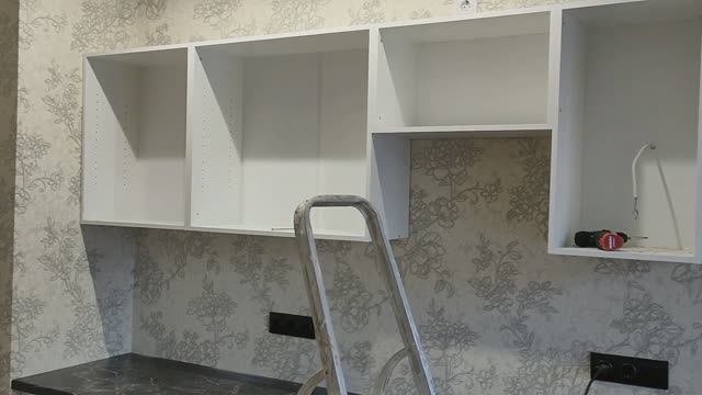 Как самому повесить верхние шкафы на кухню. Простой и быстрый метод установки кухни смотреть онлайн