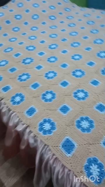 Покрывало крючком из квадратов готово.