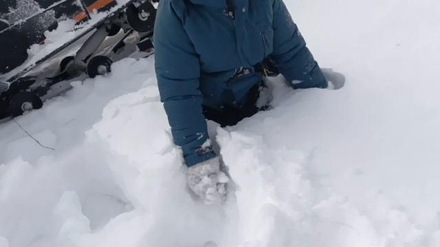 Прокатились на снегоходе по пухляку смотреть онлайн