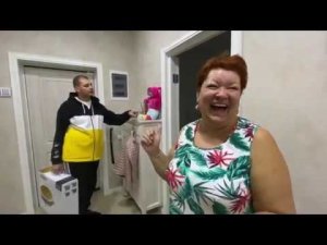 ВЛОГ Дома БАРДАК !! Моя обязанность это уборка в квартире ! Мама кормит блинчиками !