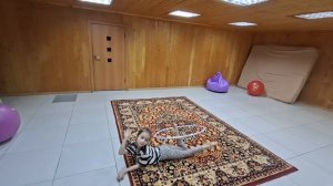 красивый и нежный танец с обручем