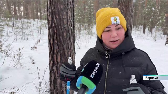 Сотни барнаульцев отмечают Рождество на лыжне на стадионе «Динамо» смотреть онлайн