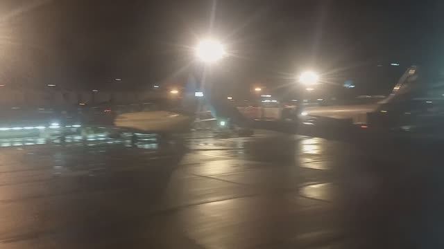 Боинг 737-800 рулежка перед взлетом, часть I смотреть онлайн